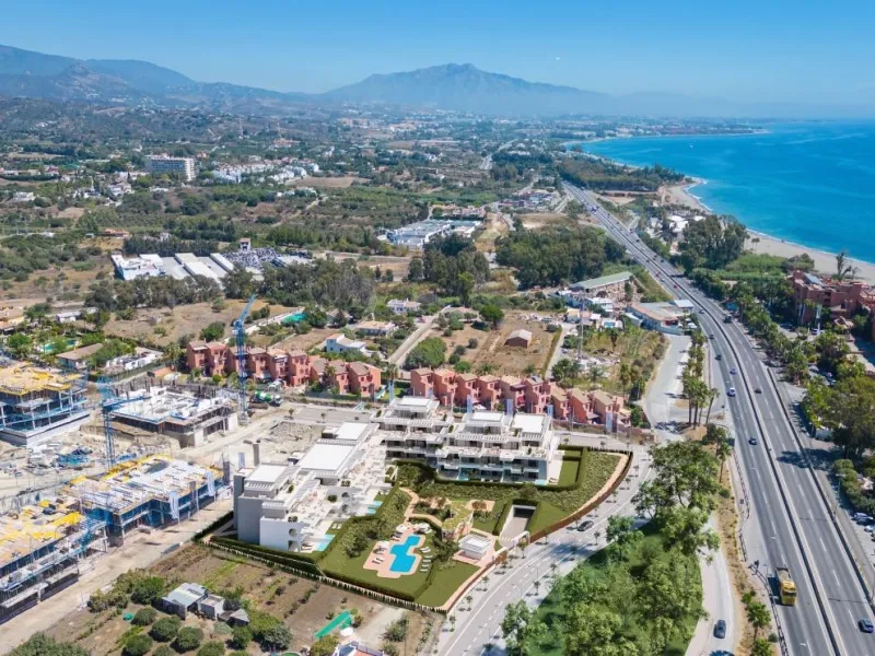 NEW BUILD RESIDENTIAL COMPLEX IN ESTEPONA& & New Build residential located in Estepona, one of the most popular and prominent towns on the Costa del Sol. In the surrounding areas of this place are some of the most prestigious golf courses in Europe,