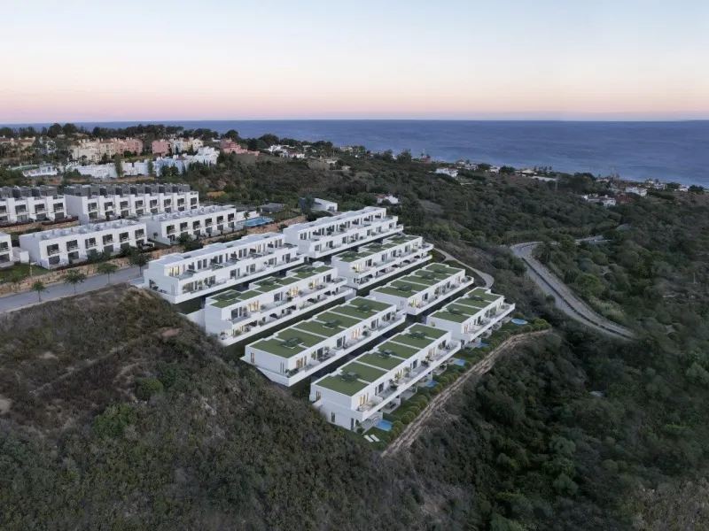 NEW BUILD TOWNHOUSES WITH THE SEA VIEWS IN MANILVA