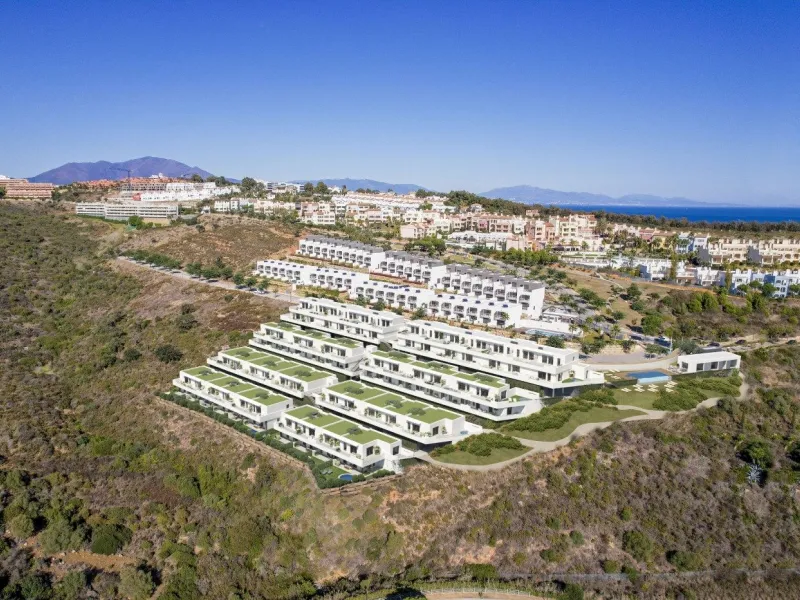 NEW BUILD TOWNHOUSES WITH THE SEA VIEWS IN MANILVA