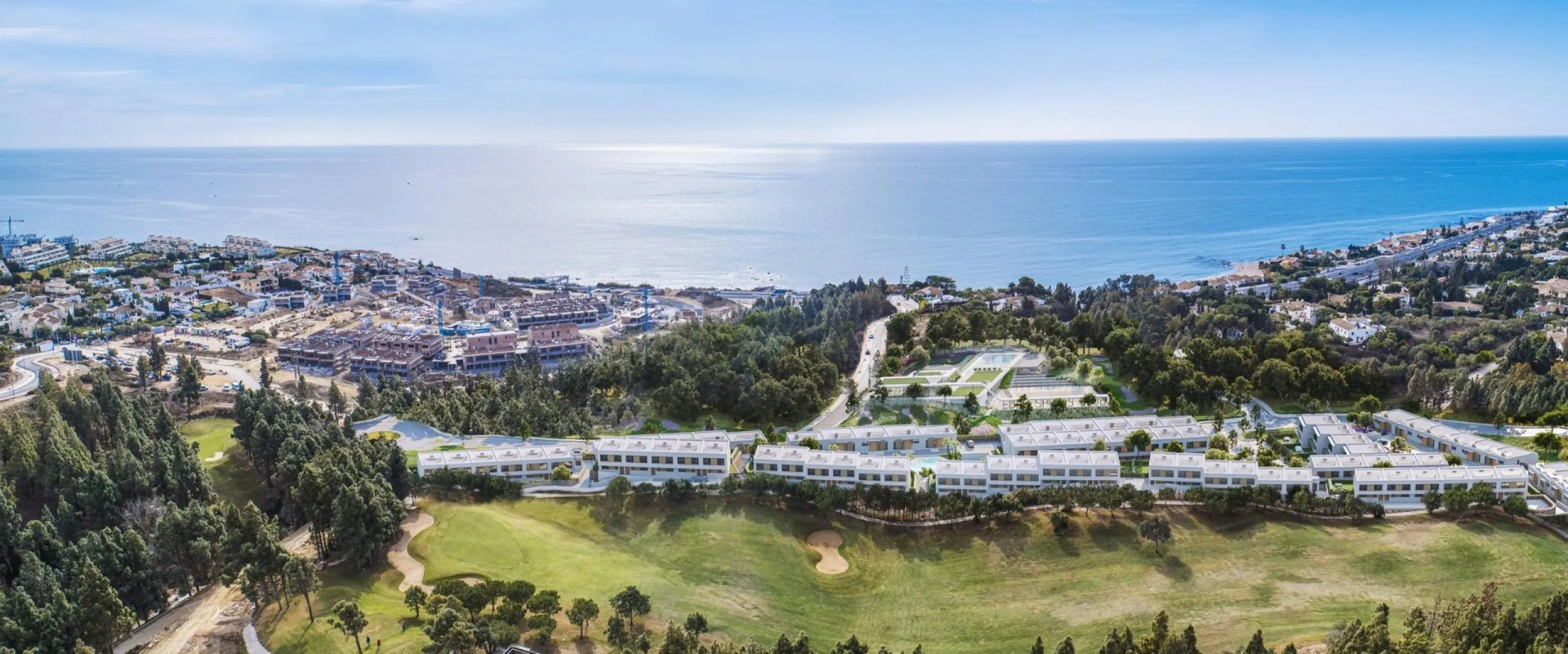 NEW BUILD TOWNHOUSES WITH SEA AND GOLF COURSE VIEWS& & Located halfway between La Cala de Mijas and Fuengirola, on the front line of the El Chaparral golf course and only 700 metres from the beach of the same name. & & Gated residential comple