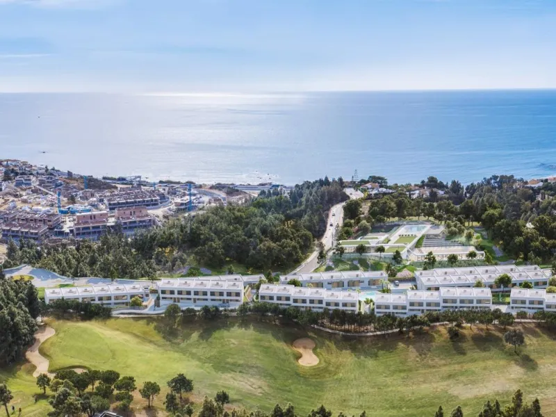 NEW BUILD TOWNHOUSES WITH SEA AND GOLF COURSE VIEWS& & Located halfway between La Cala de Mijas and Fuengirola, on the front line of the El Chaparral golf course and only 700 metres from the beach of the same name. & & Gated residential comple