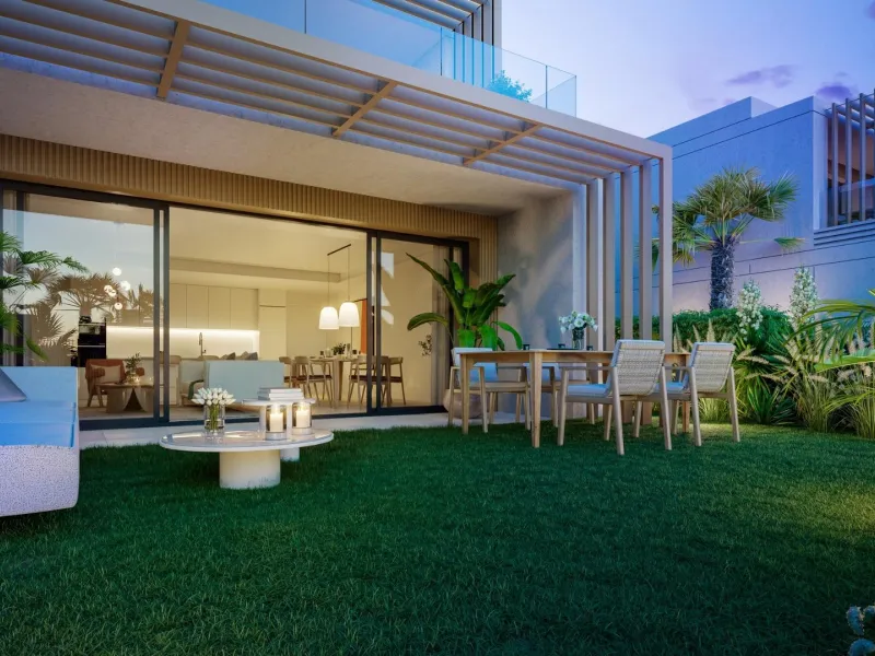 NEW BUILD TOWNHOUSES WITH SEA AND GOLF COURSE VIEWS& & Located halfway between La Cala de Mijas and Fuengirola, on the front line of the El Chaparral golf course and only 700 metres from the beach of the same name. & & Gated residential comple