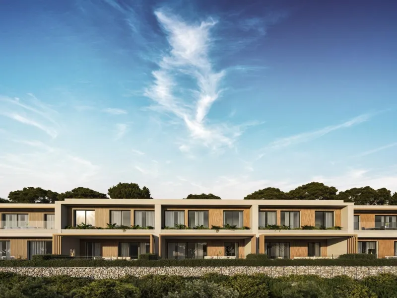 NEW BUILD TOWNHOUSES WITH SEA AND GOLF COURSE VIEWS& & Located halfway between La Cala de Mijas and Fuengirola, on the front line of the El Chaparral golf course and only 700 metres from the beach of the same name. & & Gated residential comple