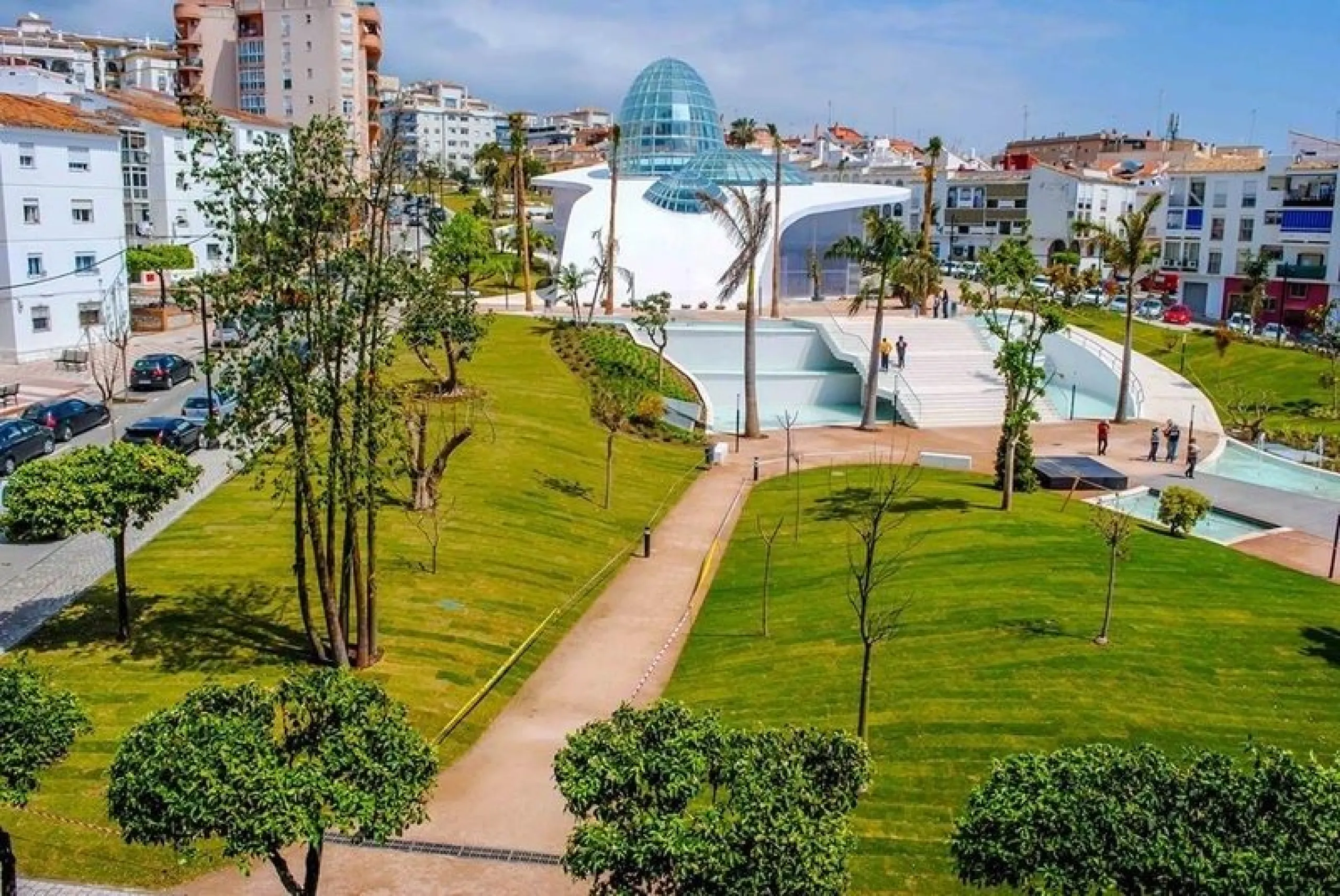 NEW BUILD RESIDENTIAL COMPLEX IN ESTEPONA& &  New Build residential complex in Estepona consist of 54 properties.& You can choose 2 and 3 bedrooms options and different types: ground floors, mid-level floors and penthouses, so you can feel the li