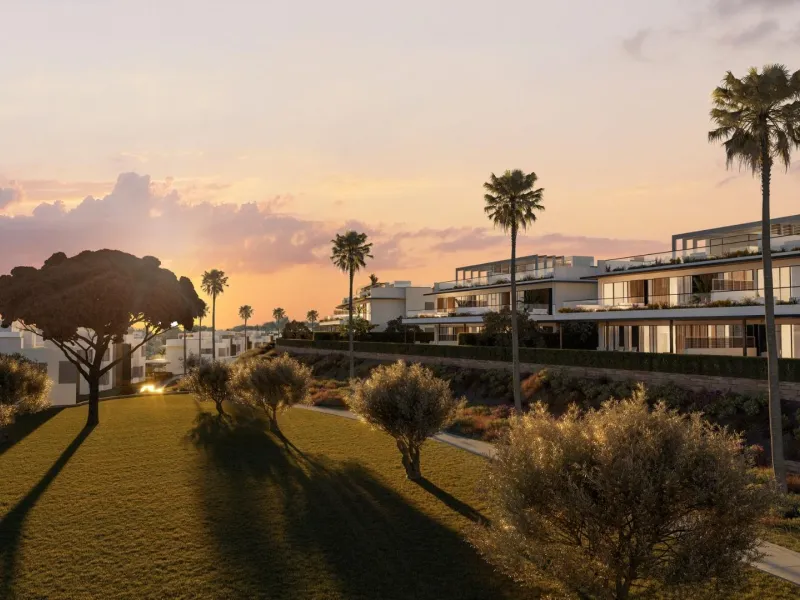 Gated frontline golf development, on gentle hills in the outskirts of Marbella. 3 and 4 bedroom homes with large windows, and living room and kitchen integrated into an open-plan space that allows you to take advantage of natural light at every moment of 