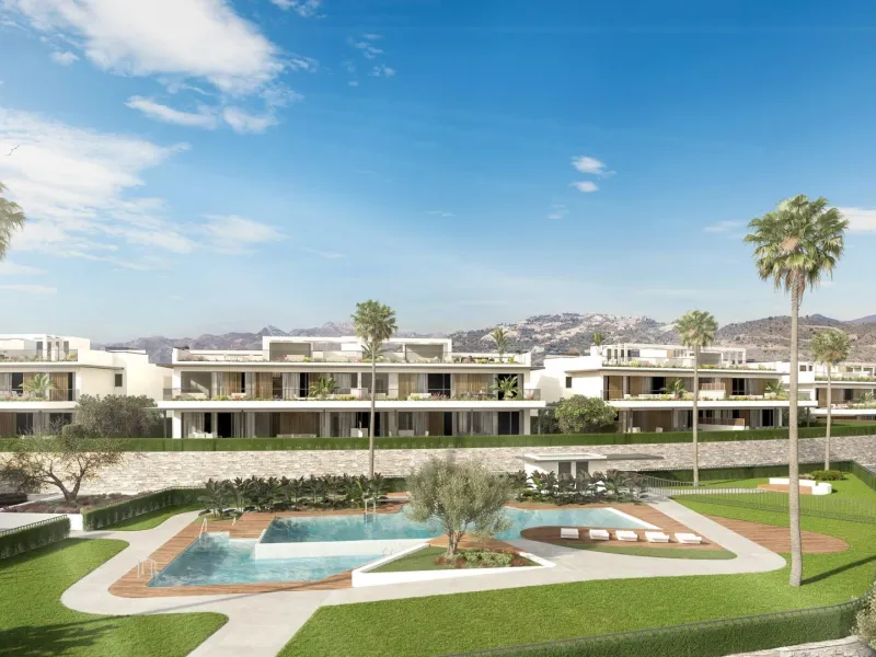 Gated frontline golf development, on gentle hills in the outskirts of Marbella. 3 and 4 bedroom homes with large windows, and living room and kitchen integrated into an open-plan space that allows you to take advantage of natural light at every moment of 