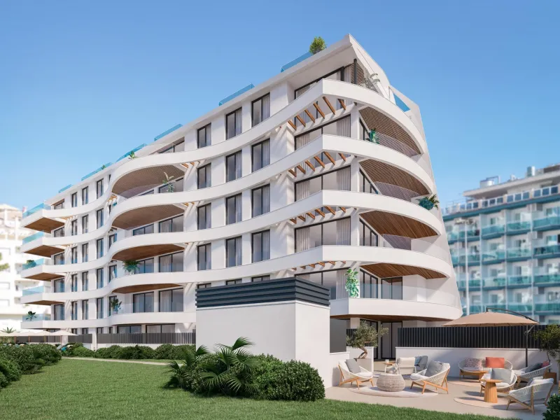 NEW BUILD RESIDENTIAL COMPLEX WITH SEA VIEW IN BENALMADENA& & New Build residential complex in Benalmadena.& & Modern residedential of 33 luxurious 1, 2 and 3 bedrooms apartments inspired by the shape of a ship. Its undulating façade is remini