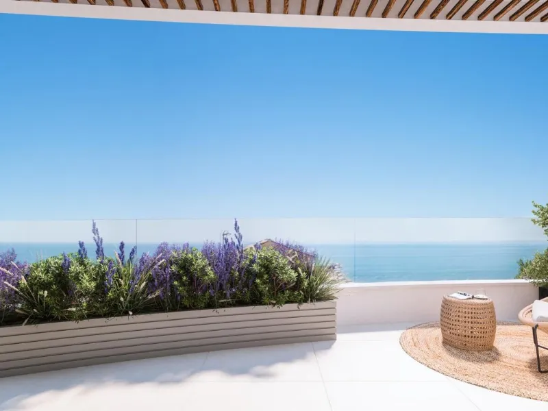 NEW BUILD RESIDENTIAL COMPLEX WITH SEA VIEW IN BENALMADENA& & New Build residential complex in Benalmadena.& & Modern residedential of 33 luxurious 1, 2 and 3 bedrooms apartments inspired by the shape of a ship. Its undulating façade is remini