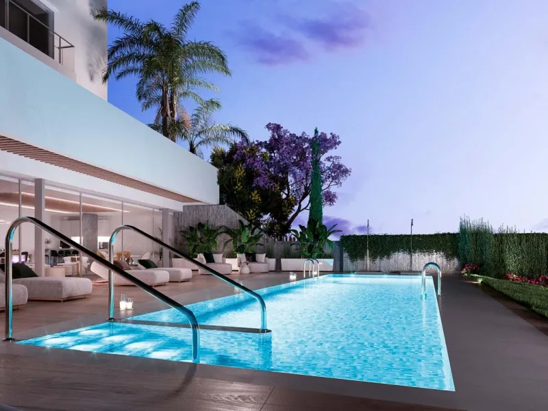 Innovative and elegant residential of 2 and 3-bedroom homes with large windows and extensive terraces to enjoy stunning sea views. Ground floor apartments with garden and private swimming pool, and penthouses with solarium with the option of incorporating