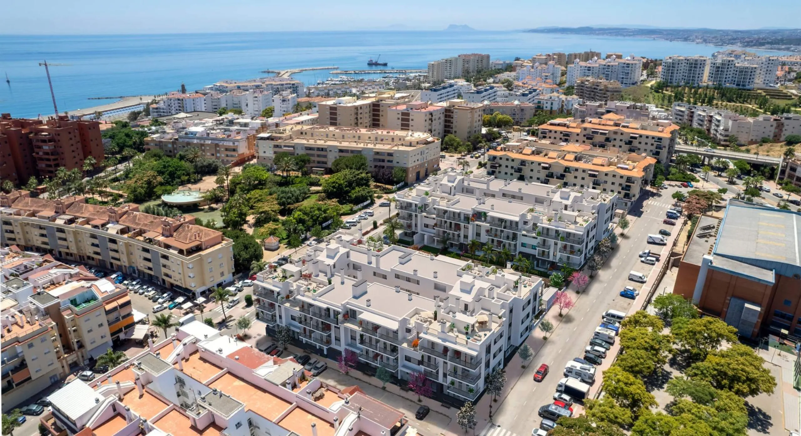 NEW BUILD RESIDENTIAL COMPLEX IN ESTEPONA& & New Build residential complex is the great opportunity for those who want it all. This magnificent development, located 5 minutes from the center of Estepona and La Rada beach, is perfect for those lookin