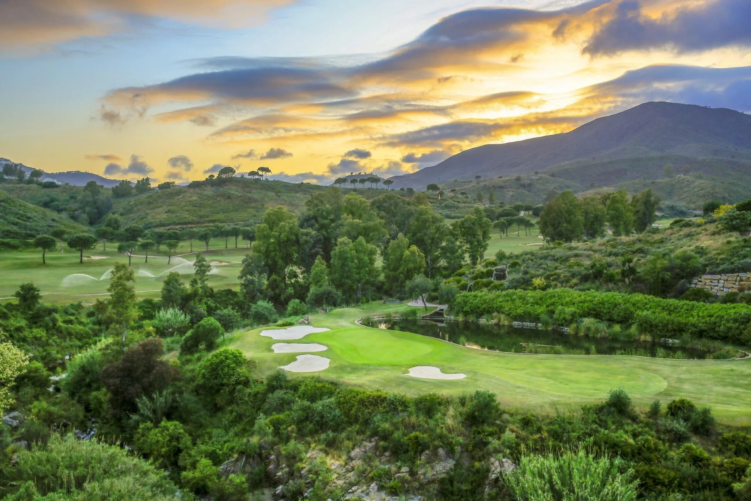 NEW BUILD RESIDENTIAL COMPLEX AT LA CALA GOLF RESORT, MIJAS& & New Build residential complex of apartments and penthouses at the La Cala Golf Resort.& & The residence is being built at the top of the hill overlooking the Europa Golf Course, in