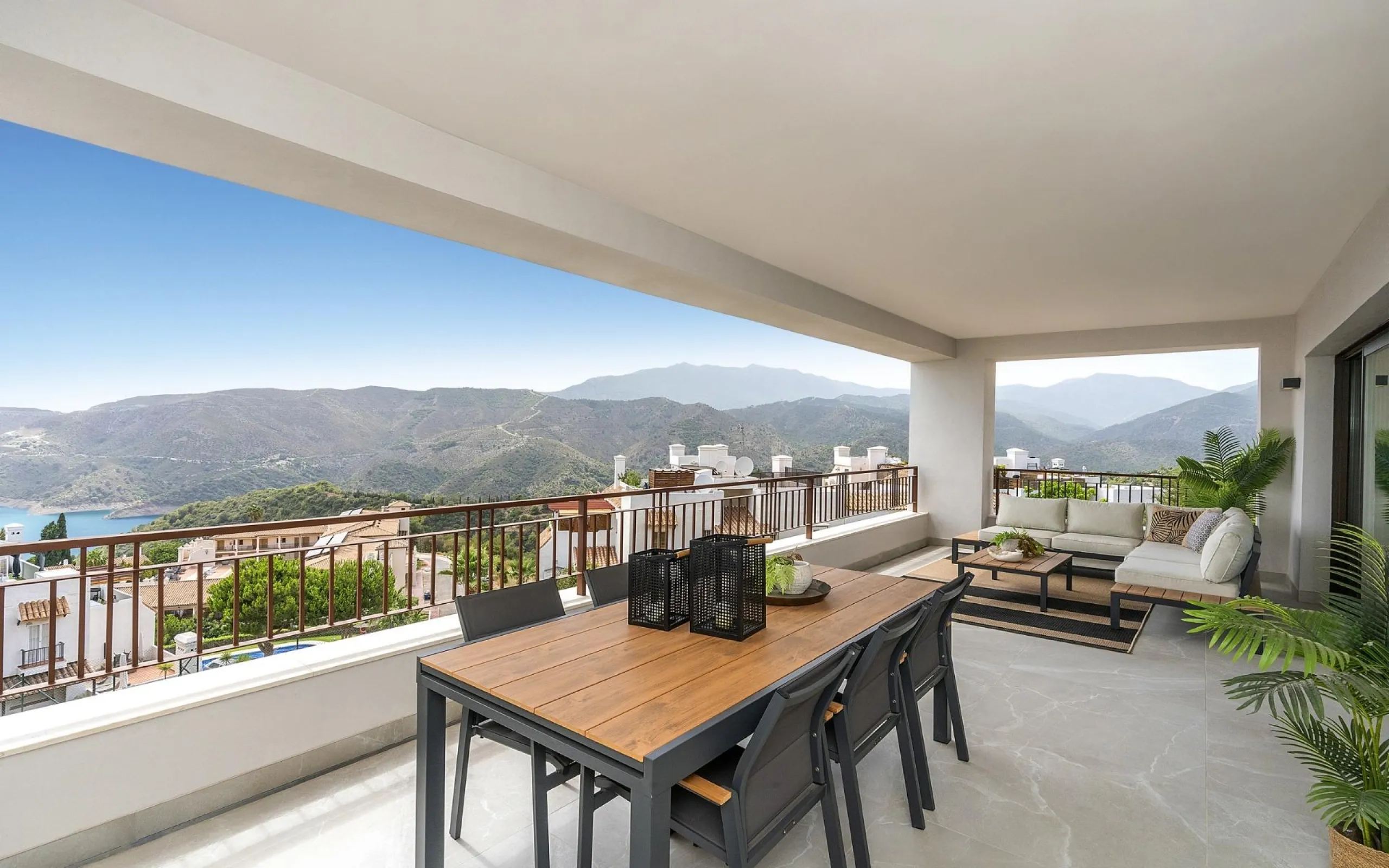 NEW BUILD RESIDENTIAL COMPLEX IN ISTAN, NEAR MARBELLA& & New Build development in the Sierra de las Nieves, close to the Sierra Blanca Country Club resort, in an area of exceptional natural beauty with hundred-year-old forests and panoramic views of