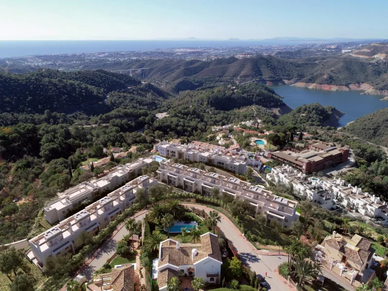 NEW BUILD RESIDENTIAL COMPLEX IN ISTAN, NEAR MARBELLA& & New Build development in the Sierra de las Nieves, close to the Sierra Blanca Country Club resort, in an area of exceptional natural beauty with hundred-year-old forests and panoramic views of