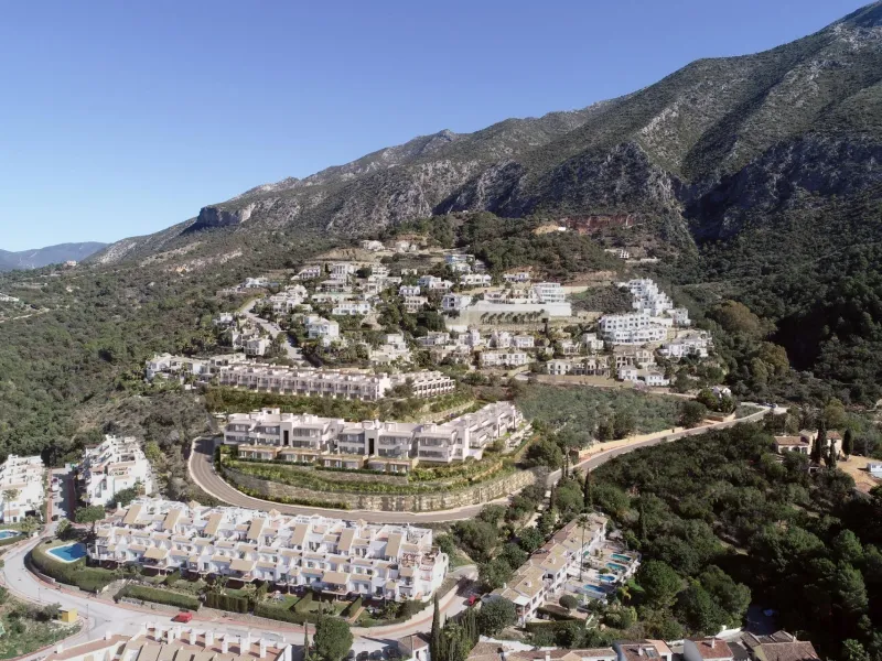 NEW BUILD RESIDENTIAL COMPLEX IN ISTAN, NEAR MARBELLA& & New Build development in the Sierra de las Nieves, close to the Sierra Blanca Country Club resort, in an area of exceptional natural beauty with hundred-year-old forests and panoramic views of