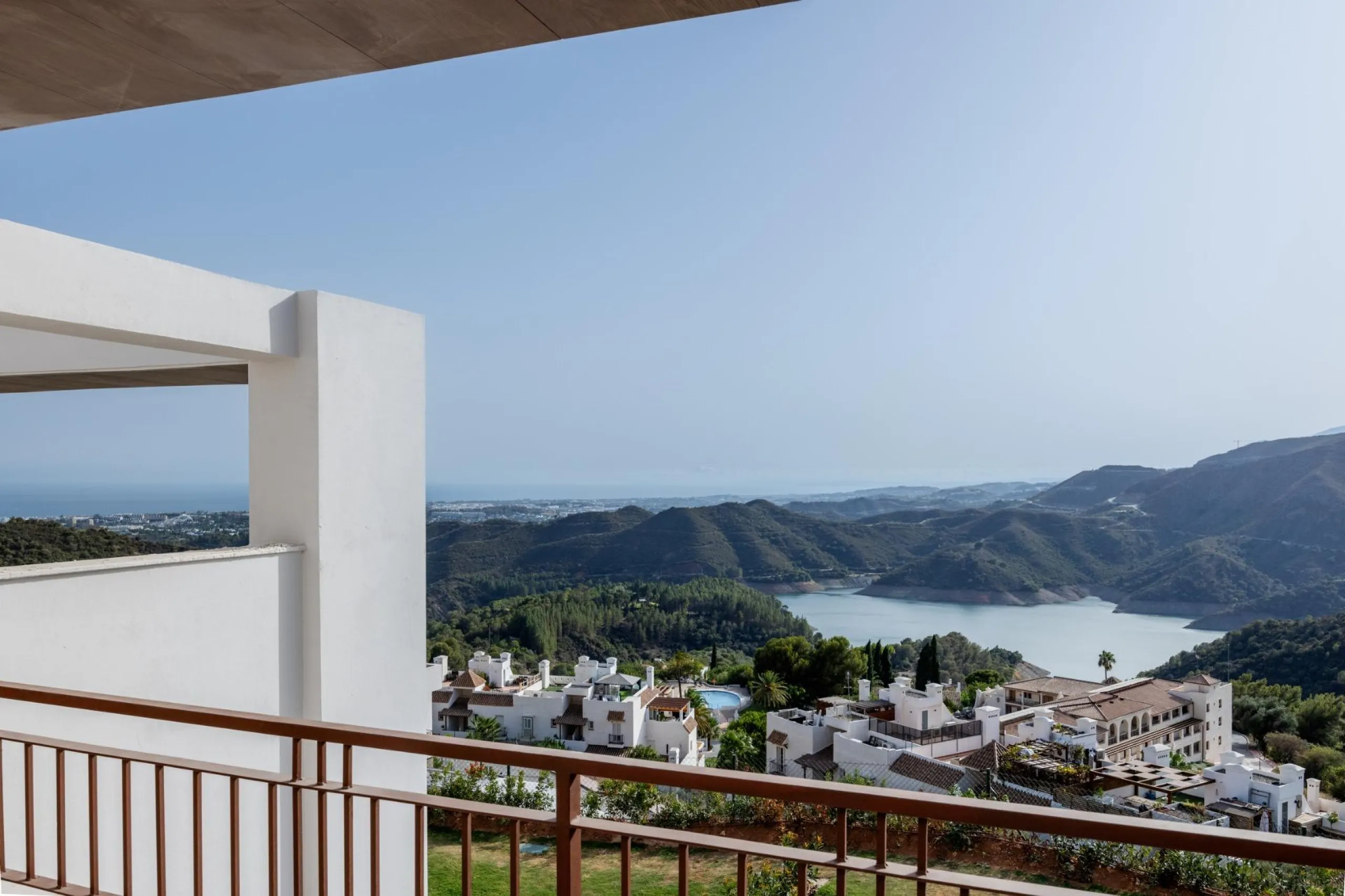 NEW BUILD TOWNHOUSES IN ISTAN, NEAR MARBELLA& & New development in the Sierra de las Nieves, close to the Sierra Blanca Country Club resort, in an area of exceptional natural beauty with hundred-year-old forests and panoramic views of Marbella Bay a