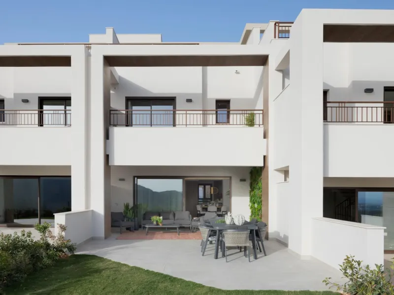 NEW BUILD TOWNHOUSES IN ISTAN, NEAR MARBELLA& & New development in the Sierra de las Nieves, close to the Sierra Blanca Country Club resort, in an area of exceptional natural beauty with hundred-year-old forests and panoramic views of Marbella Bay a