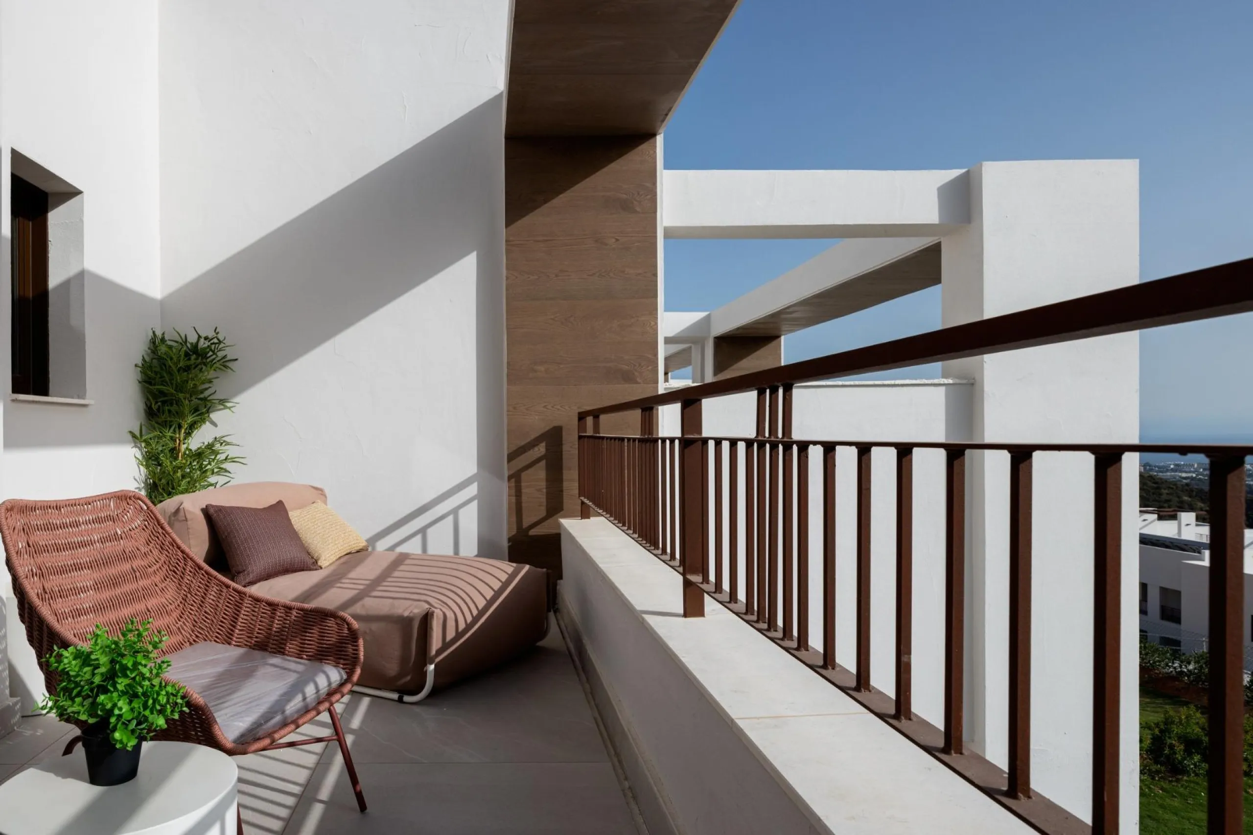 NEW BUILD TOWNHOUSES IN ISTAN, NEAR MARBELLA& & New development in the Sierra de las Nieves, close to the Sierra Blanca Country Club resort, in an area of exceptional natural beauty with hundred-year-old forests and panoramic views of Marbella Bay a