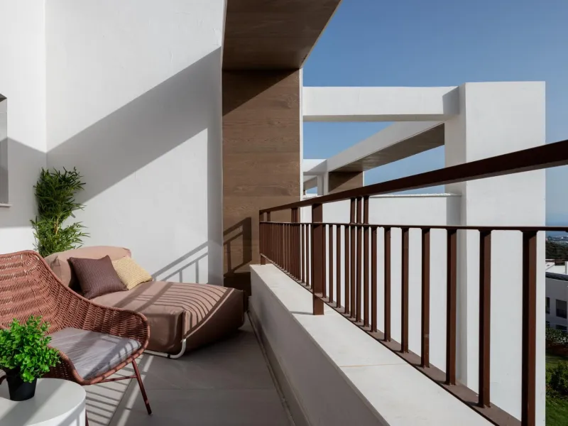 NEW BUILD TOWNHOUSES IN ISTAN, NEAR MARBELLA& & New development in the Sierra de las Nieves, close to the Sierra Blanca Country Club resort, in an area of exceptional natural beauty with hundred-year-old forests and panoramic views of Marbella Bay a