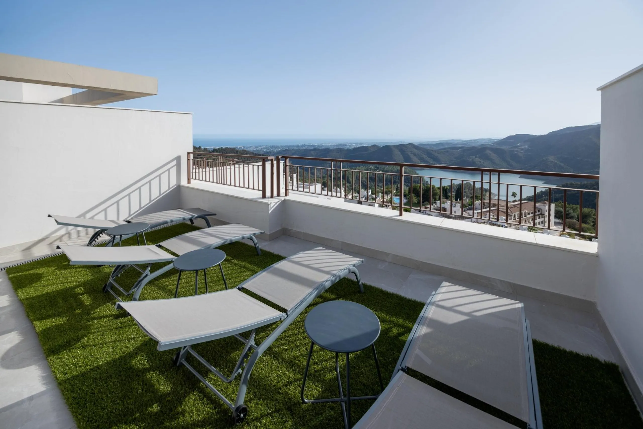 NEW BUILD TOWNHOUSES IN ISTAN, NEAR MARBELLA& & New development in the Sierra de las Nieves, close to the Sierra Blanca Country Club resort, in an area of exceptional natural beauty with hundred-year-old forests and panoramic views of Marbella Bay a