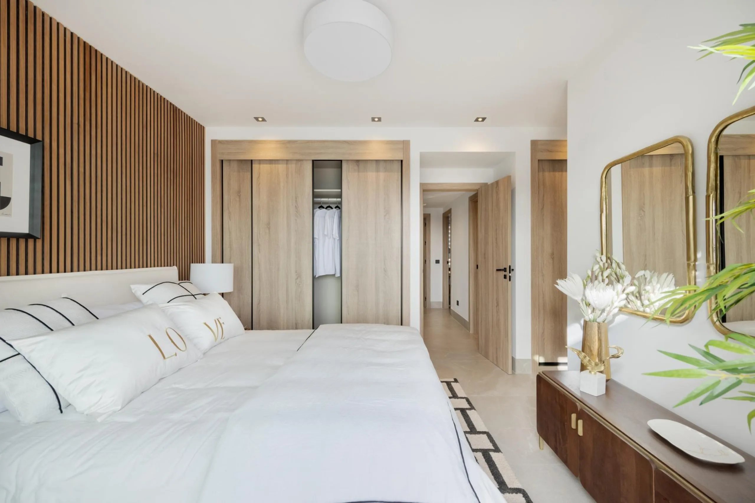 NEW BUILD TOWNHOUSES IN ISTAN, NEAR MARBELLA& & New development in the Sierra de las Nieves, close to the Sierra Blanca Country Club resort, in an area of exceptional natural beauty with hundred-year-old forests and panoramic views of Marbella Bay a