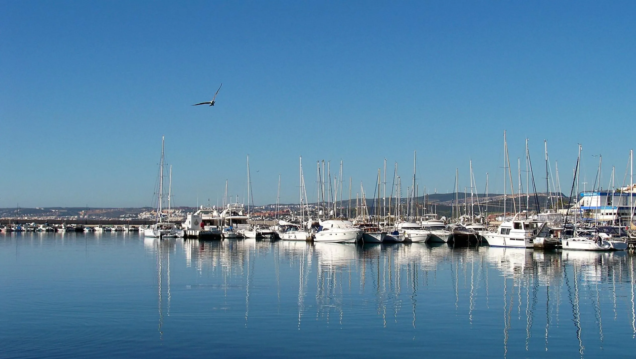 NEW BUILD RESIDENTIAL COMPLEX AT ESTEPONA GOLF& & New development at Estepona Golf, at the heart of the Costa del Sol, with bright, spacious homes overlooking the golf course.& & New Build residential complex enjoys panoramic views over the go