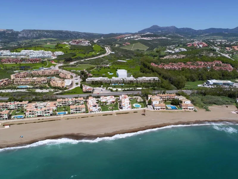 NEW BUILD RESIDENTIAL COMPLEX IN CASARES& & New Build gated residential complex of 58 apartments with 2 or 3 bedrooms, distributed over 4 buildings which offer ground-floor homes with private gardens, and are crowned by the exclusive 3-bedroom penth