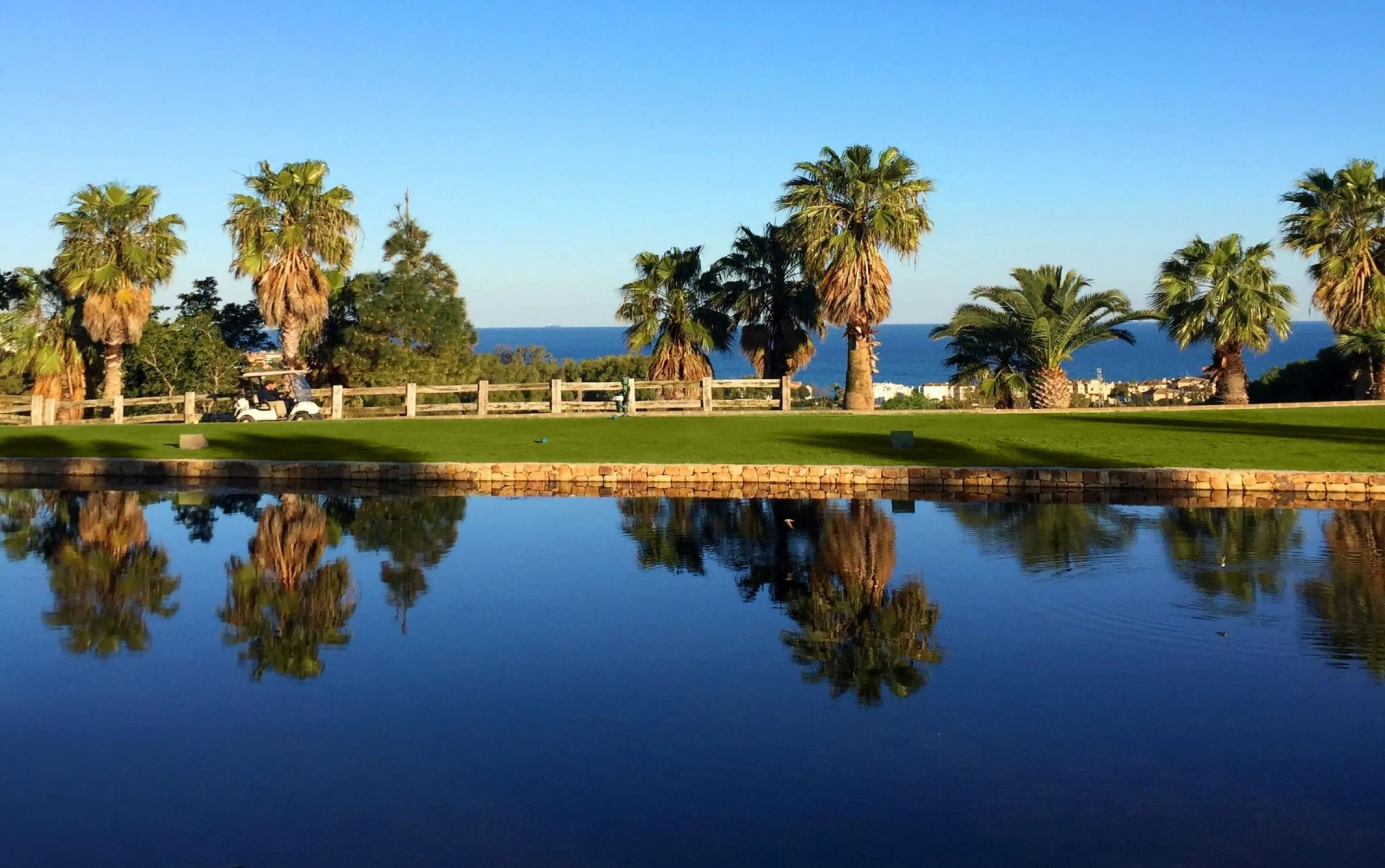 NEW BUILD RESIDENTIAL COMPLEX IN CASARES& & New Build gated residential complex of 58 apartments with 2 or 3 bedrooms, distributed over 4 buildings which offer ground-floor homes with private gardens, and are crowned by the exclusive 3-bedroom penth