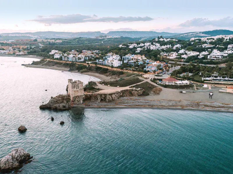 NEW BUILD RESIDENTIAL COMPLEX IN CASARES& & New Build gated residential complex of 58 apartments with 2 or 3 bedrooms, distributed over 4 buildings which offer ground-floor homes with private gardens, and are crowned by the exclusive 3-bedroom penth