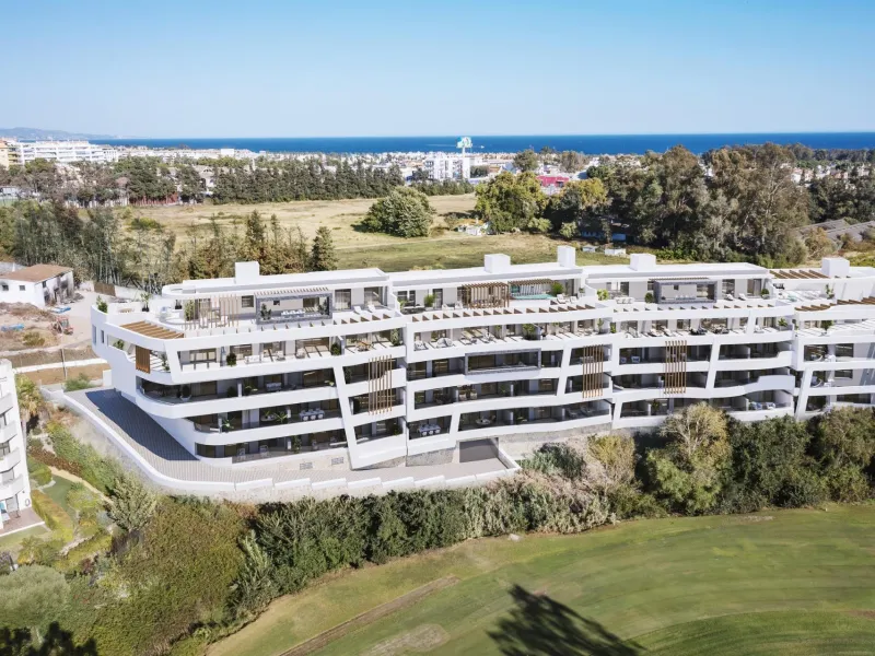 FLAT IN LUXURY URBANISATION CLOSE TO MARBELLA& & Spectacular project of 34 flats and penthouses, with 2, 3 and 4 bedrooms. Each property is endowed with the comfort and elegance provided by its large windows, fabulous terraces and views of the Guada