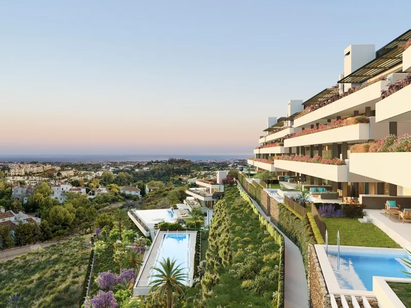 EXCLUSIVE URBANISATION WITH SEA VIEWS ON THE COSTA DEL SOL& & Development of 56 exclusive 3 and 4 bedroom homes with panoramic sea views, distributed in 7 blocks with only 2 homes per floor, which further increases their exclusivity. Fully equipped 