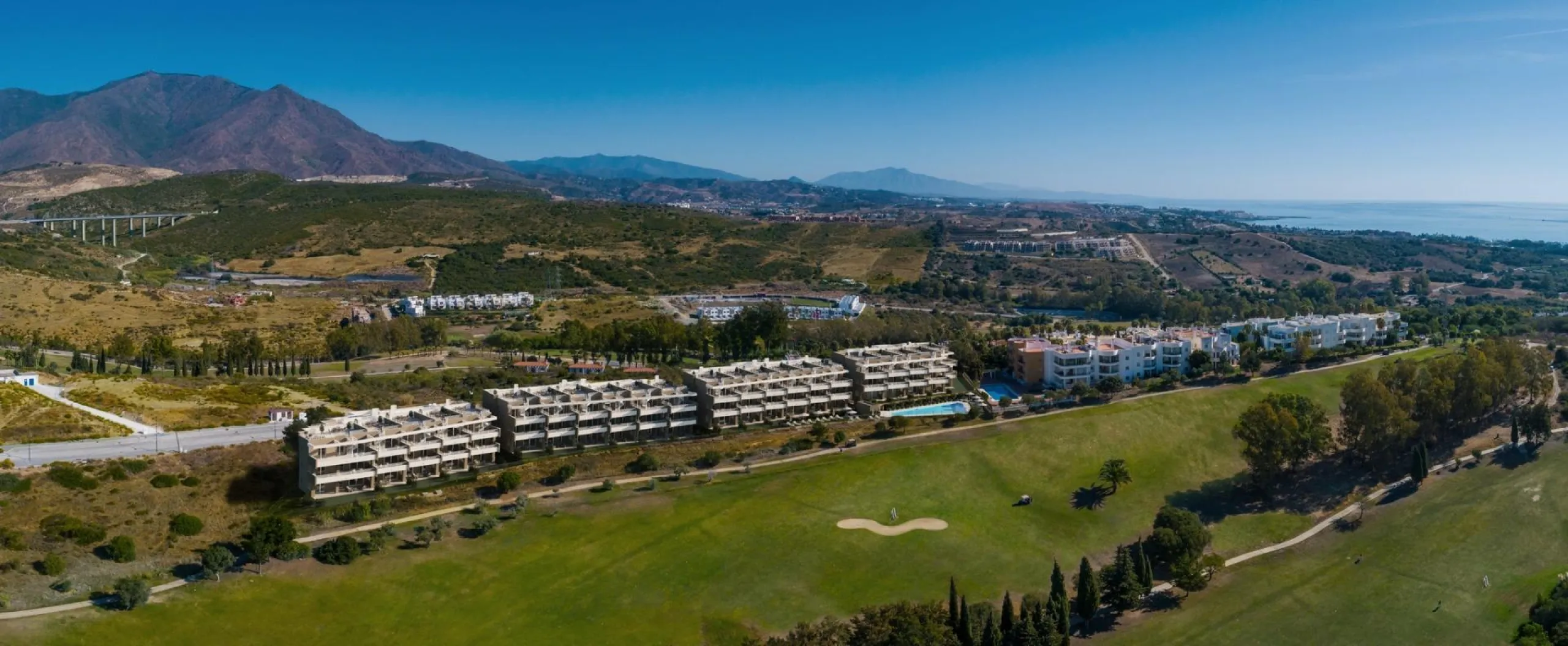 NEW BUILD RESIDENTIAL COMPLEX AT ESTEPONA GOLF& & New development at Estepona Golf, at the heart of the Costa del Sol, with bright, spacious homes overlooking the golf course.& & New Build residential complex enjoys panoramic views over the go