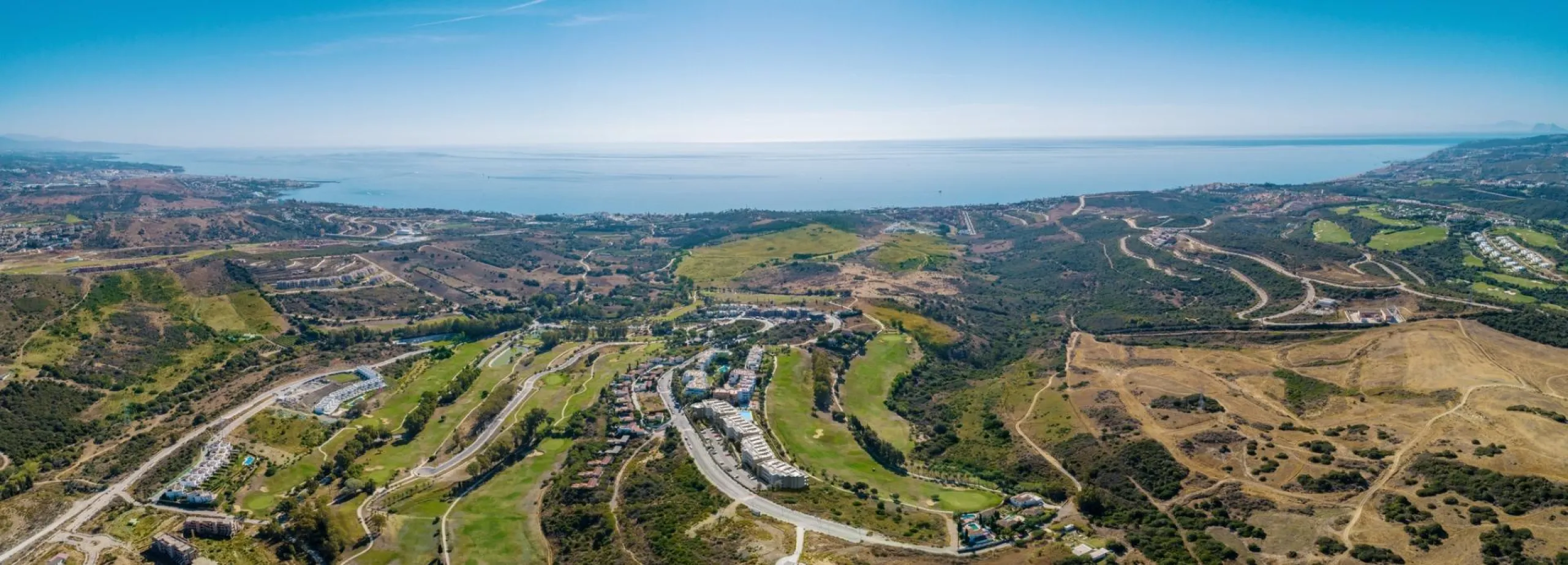 NEW BUILD RESIDENTIAL COMPLEX AT ESTEPONA GOLF& & New development at Estepona Golf, at the heart of the Costa del Sol, with bright, spacious homes overlooking the golf course.& & New Build residential complex enjoys panoramic views over the go