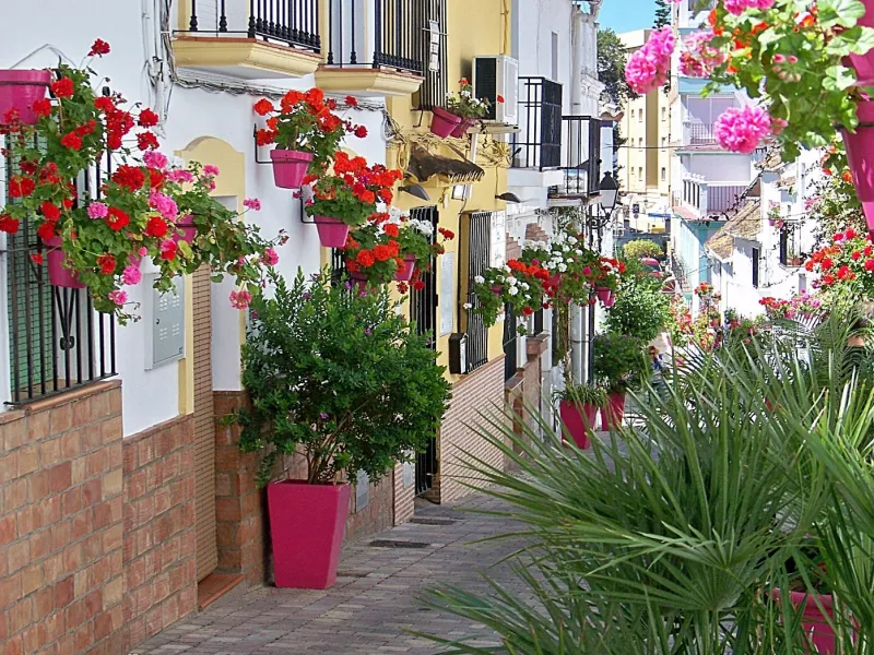 NEW BUILD RESIDENTIAL COMPLEX AT ESTEPONA GOLF& & New development at Estepona Golf, at the heart of the Costa del Sol, with bright, spacious homes overlooking the golf course.& & New Build residential complex enjoys panoramic views over the go