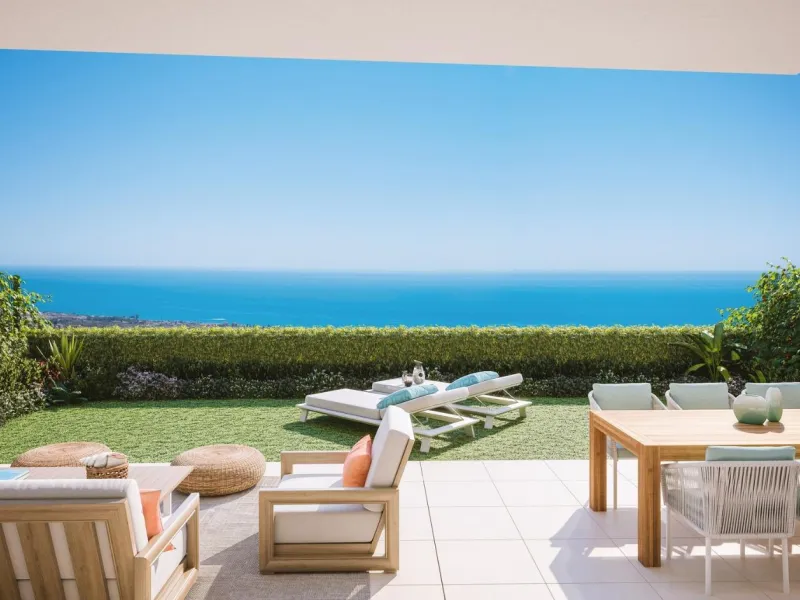 EXCLUSIVE HOMES WITH SEA VIEWS ON THE COSTA DEL SOL& & Exclusive 2 and 3 bedroom homes, including ground floor apartments with private garden and penthouses with panoramic solarium, from where you can enjoy privileged views of the sea and the bay. A