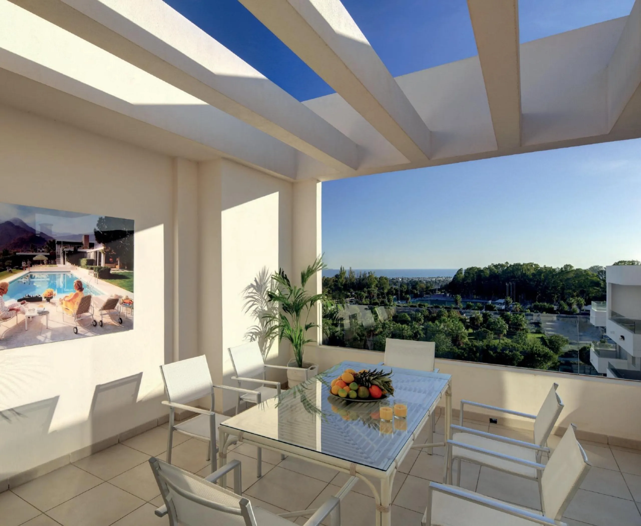 NEW BUILD APARTMENTS IN NUEVA ANDALUCIA& & New Build residential of apartments and penthouses located in Nueva Andalucía, just a few minutes from Puerto Banús and San Pedro Alcántara, Marbella.& & A magnificent building with a modern style and