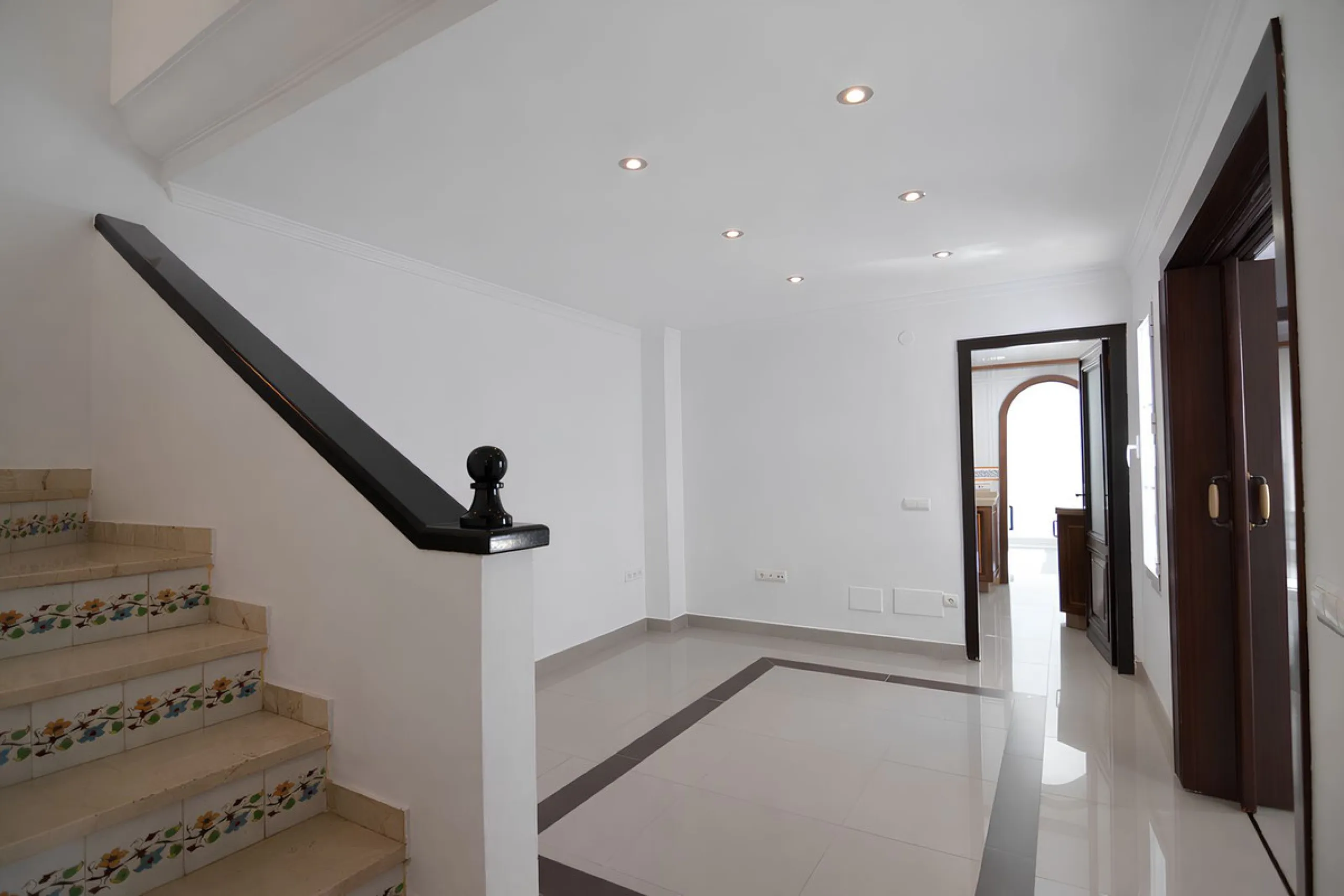 We are pleased to present this fantastic property located in the exclusive and quiet area of Pueblo López, one of the most sought-after neighborhoods in Fuengirola, within walking distance of all amenities, shops, and services.