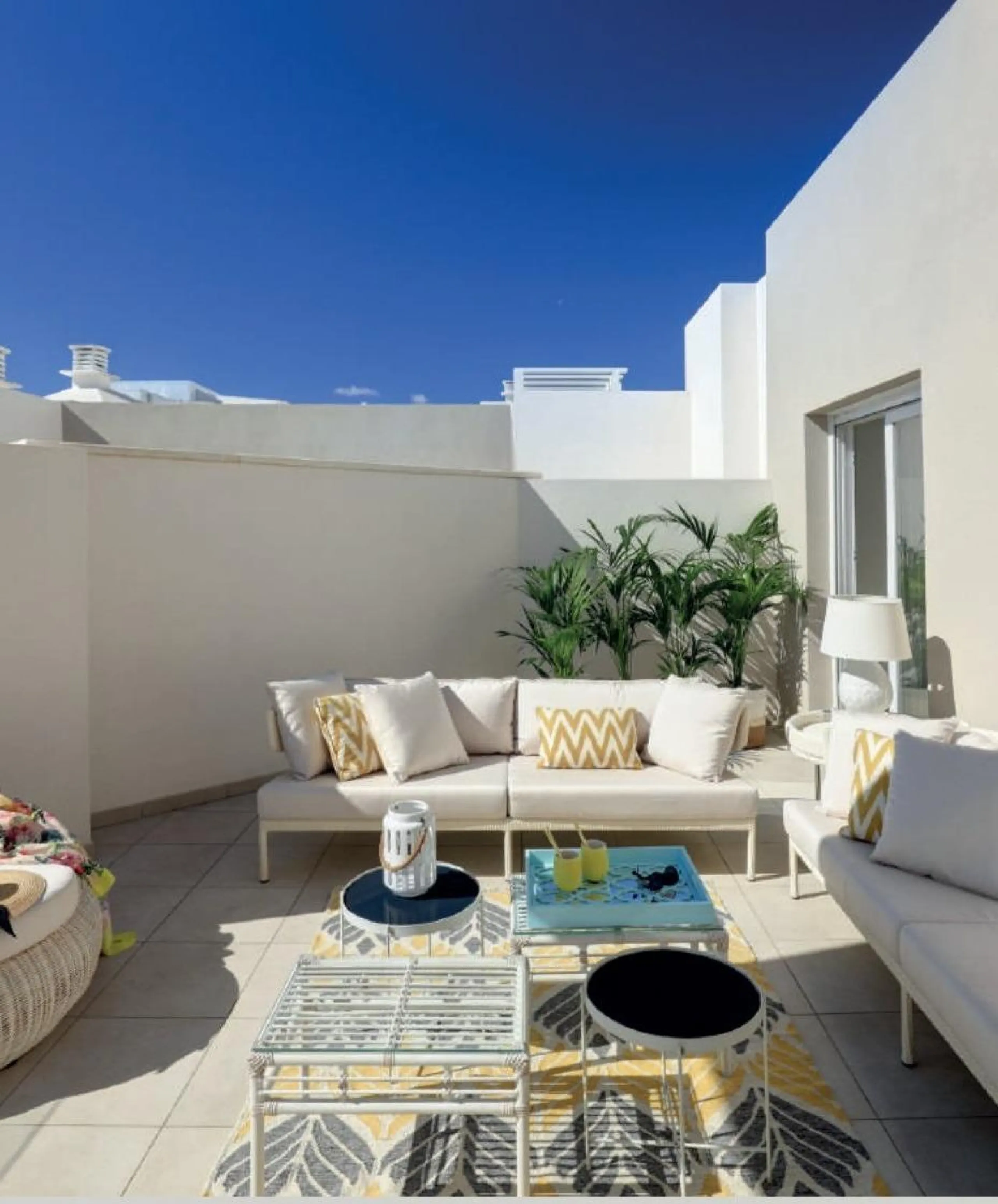 NEW BUILD APARTMENTS IN NUEVA ANDALUCIA& & New Build residential of apartments located in Nueva Andalucía, just a few minutes from Puerto Banús and San Pedro Alcántara, Marbella.& & A magnificent building with a modern style and avant-garde ar