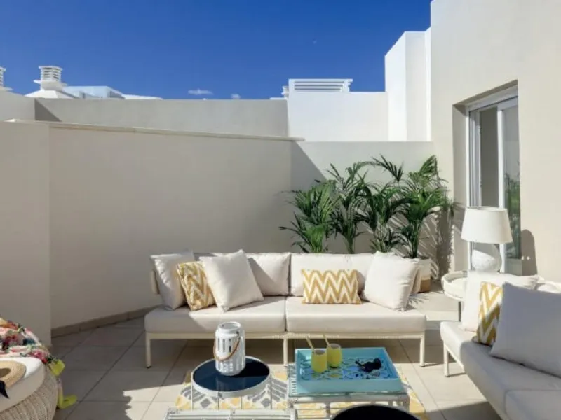 NEW BUILD APARTMENTS IN NUEVA ANDALUCIA& & New Build residential of apartments located in Nueva Andalucía, just a few minutes from Puerto Banús and San Pedro Alcántara, Marbella.& & A magnificent building with a modern style and avant-garde ar