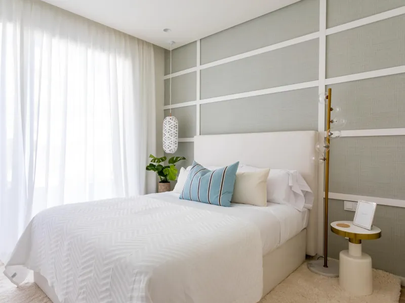 ЭКСКЛЮЗИВНЫЙ КОМПЛЕКС РЯДОМ С ГОЛЬФ-КЛУБОМ "МАРБЕЛЬЯ& & Изысканная коллекция резиденций расположена на территории престижного гольф-курорта Marbella Club. Из окон этих домов открываются захватывающие виды на побережье Средиземного моря, Гибралтарску