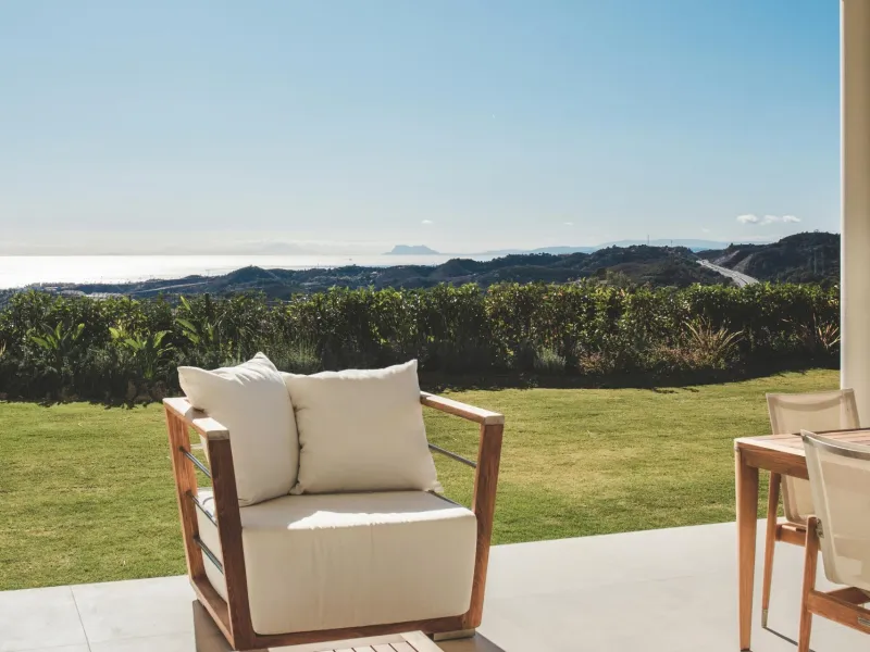 EXCLUSIVE URBANISATION NEXT TO MARBELLA CLUB GOLF& & An exquisite collection of residences set within the prestigious Marbella Club Golf Resort. With breathtaking views of the Mediterranean coastline, the iconic Rock of Gibraltar and the Atlas Mount