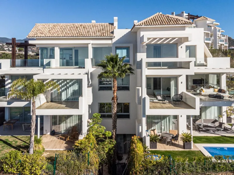 EXCLUSIVE URBANISATION NEXT TO MARBELLA CLUB GOLF& & An exquisite collection of residences set within the prestigious Marbella Club Golf Resort. With breathtaking views of the Mediterranean coastline, the iconic Rock of Gibraltar and the Atlas Mount