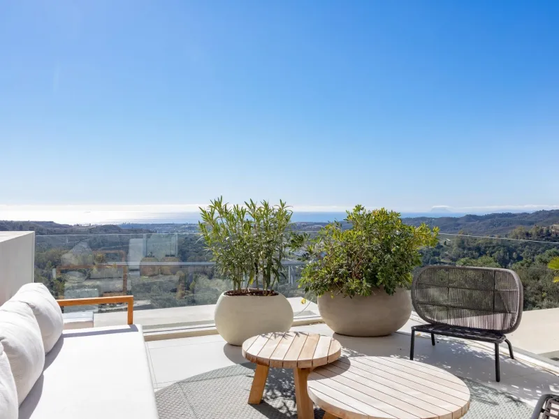 EXCLUSIVE URBANISATION NEXT TO MARBELLA CLUB GOLF& & An exquisite collection of residences set within the prestigious Marbella Club Golf Resort. With breathtaking views of the Mediterranean coastline, the iconic Rock of Gibraltar and the Atlas Mount