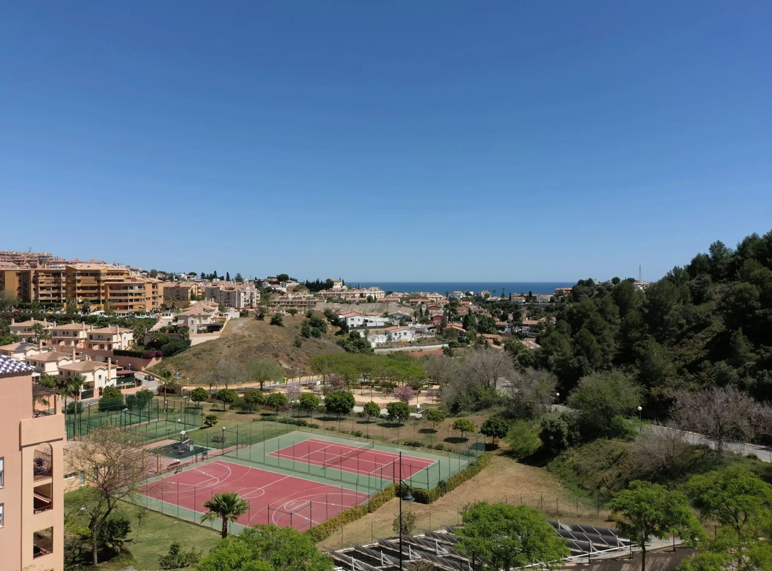 NEW BUILD RESIDENTIAL COMPLEX IN FUENGIROLA& & An exclusive New Build residential complex in Fuengirola to enjoy the privileged sunsets of the Costa del Sol.& & Consisting of two buildings with 74 apartments and penthouses, including two parki