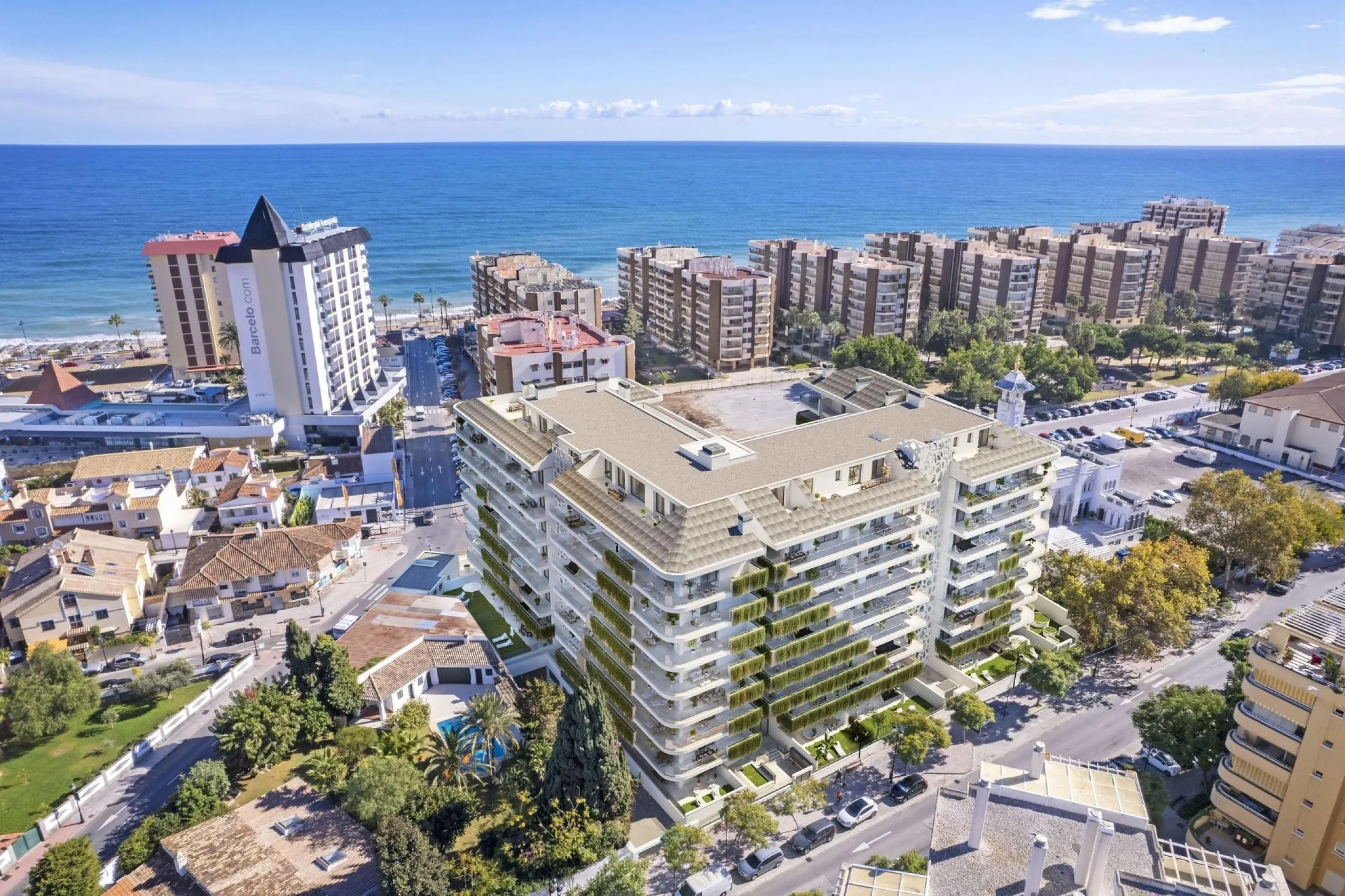 NEW BUILD RESIDENTIAL COMPLEX IN FUENGIROLA& & New build development, just a few metres from the beach, in the most exclusive area of Fuengirola city centre.& & Reidential complex is an exclusive development of 116 new build apartments in the 