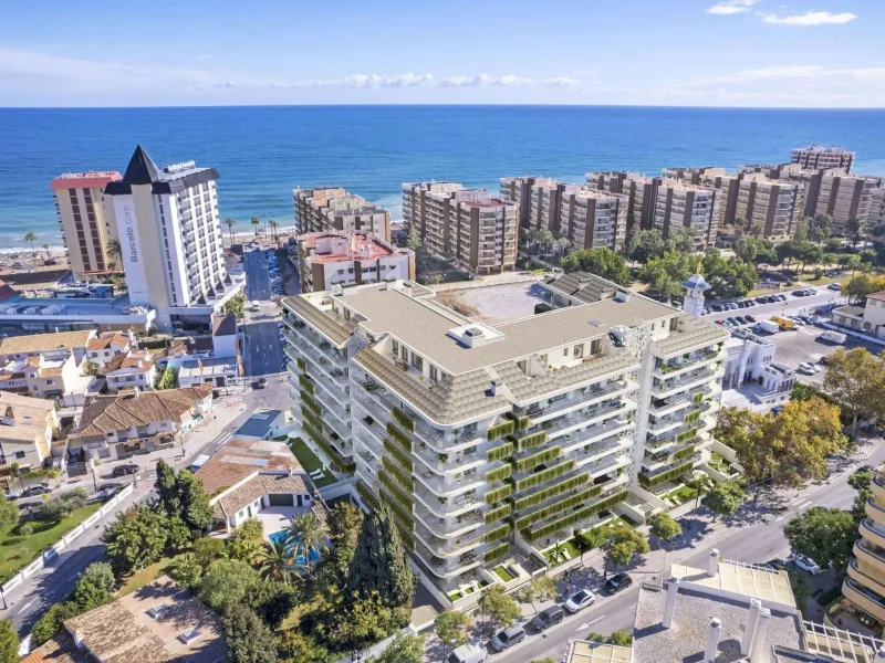 NEW BUILD RESIDENTIAL COMPLEX IN FUENGIROLA& & New build development, just a few metres from the beach, in the most exclusive area of Fuengirola city centre.& & Reidential complex is an exclusive development of 116 new build apartments in the 
