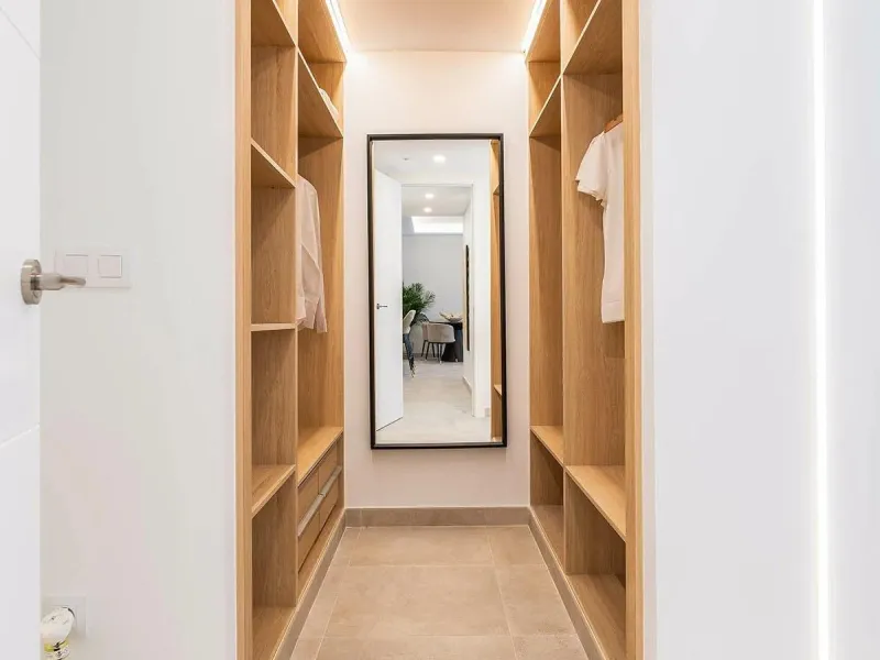 NEW BUILD RESIDENTIAL COMPLEX IN FUENGIROLA& & New build development, just a few metres from the beach, in the most exclusive area of Fuengirola city centre.& & Reidential complex is an exclusive development of 116 new build apartments in the 