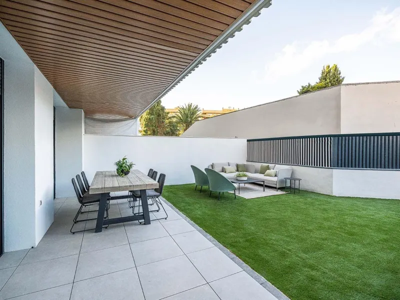 NEW BUILD RESIDENTIAL COMPLEX IN FUENGIROLA& & New build development, just a few metres from the beach, in the most exclusive area of Fuengirola city centre.& & Reidential complex is an exclusive development of 116 new build apartments in the 