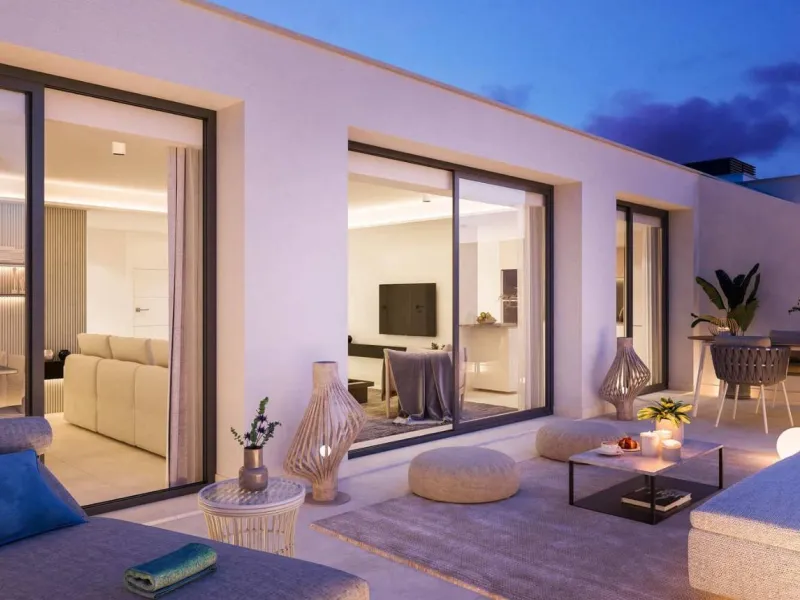 NEW BUILD RESIDENTIAL COMPLEX IN FUENGIROLA& & New build development, just a few metres from the beach, in the most exclusive area of Fuengirola city centre.& & Reidential complex is an exclusive development of 116 new build apartments in the 
