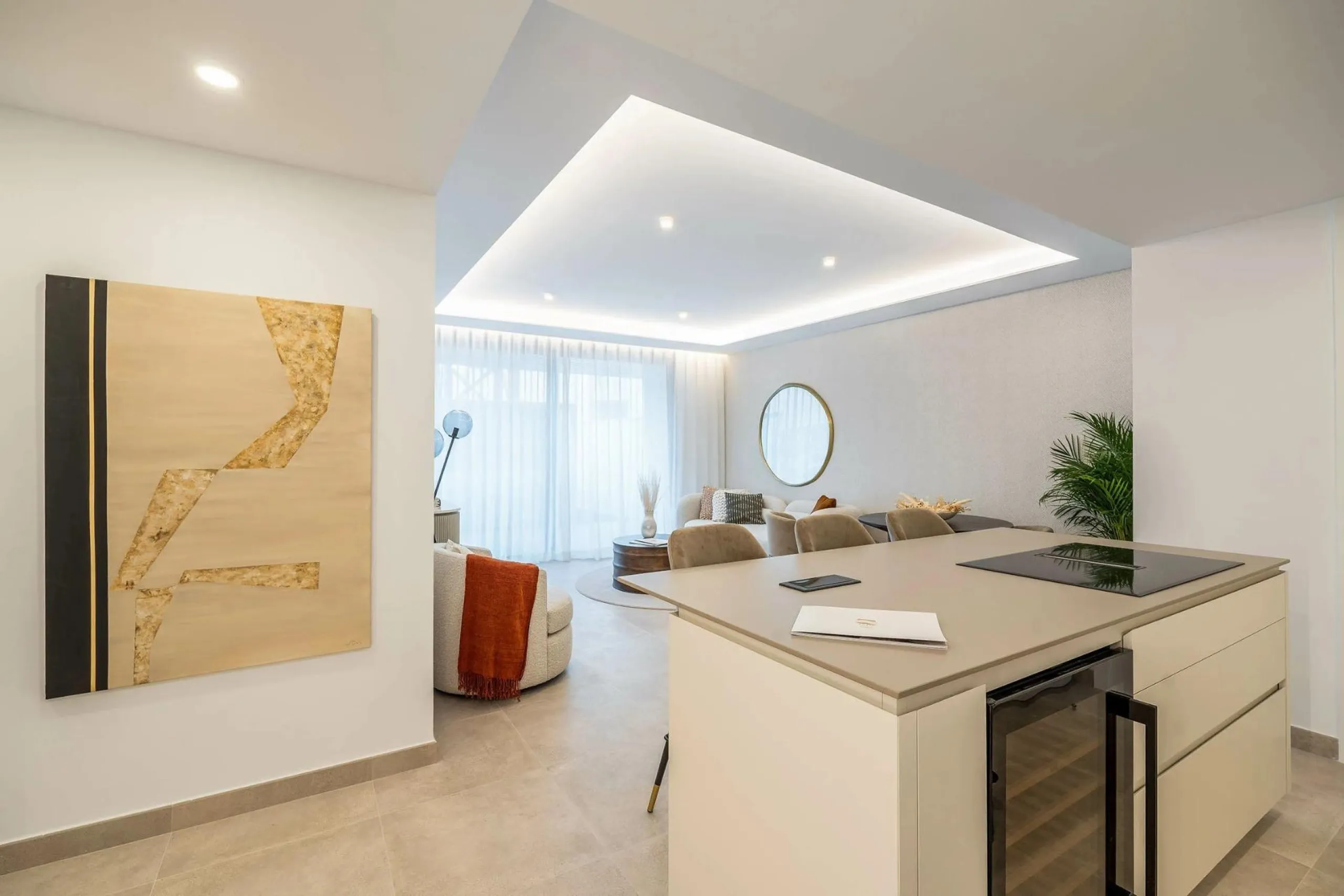 NEW BUILD RESIDENTIAL COMPLEX IN FUENGIROLA& & New build development, just a few metres from the beach, in the most exclusive area of Fuengirola city centre.& & Reidential complex is an exclusive development of 116 new build apartments in the 