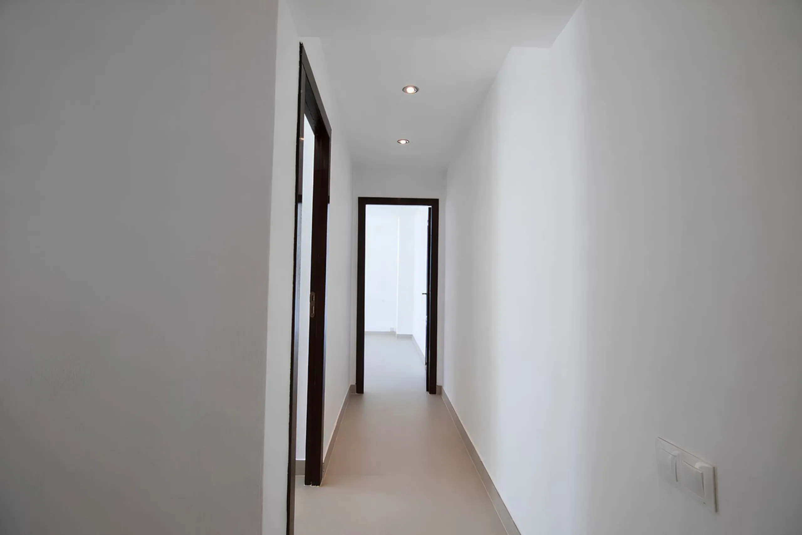 We are pleased to present this fantastic property located in the exclusive and quiet area of Pueblo López, one of the most sought-after neighborhoods in Fuengirola, within walking distance of all amenities, shops, and services.